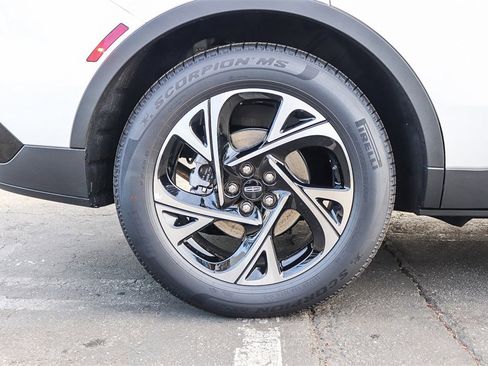 Used 2025 Lincoln Nautilus Premier w/ Equipment Group 102A image 10