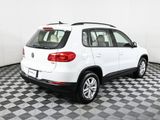 Used 2017 Volkswagen Tiguan S image 3