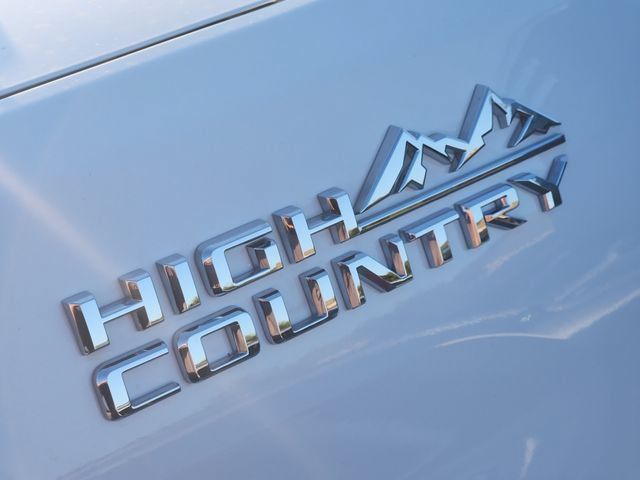 Used 2025 Chevrolet Silverado 2500 High Country w/ Technology Package AWD/4WD image 10