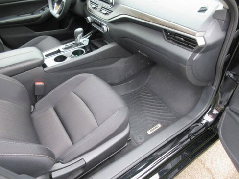 Used 2024 Nissan Altima 2.5 SV image 25