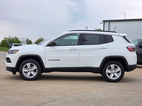 Used 2022 Jeep Compass Latitude w/ Sun and Sound Group AWD/4WD image 5