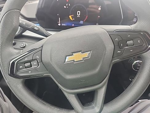 Used 2025 Chevrolet Trax LT FWD image 17