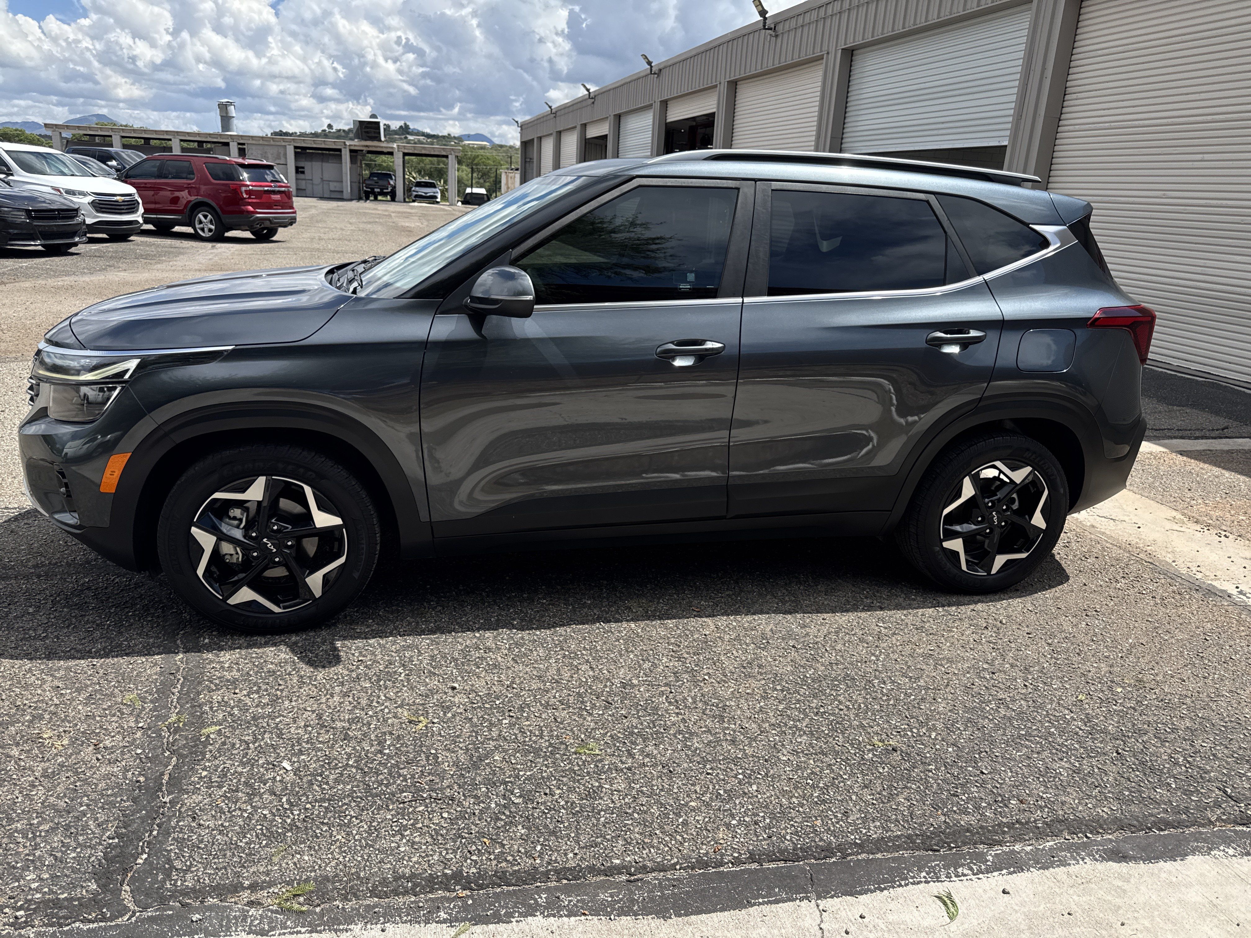 Used 2024 Kia Seltos EX FWD image 4