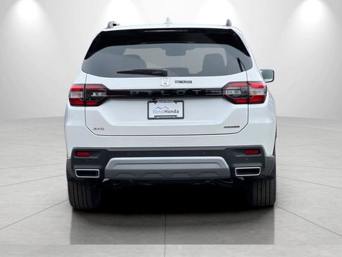 New 2025 Honda Pilot Touring image 7