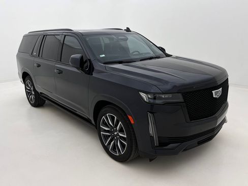 Used 2023 Cadillac Escalade ESV Sport Platinum image 2