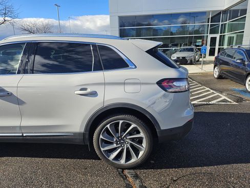 Used 2022 Lincoln Nautilus Reserve w/ Equipment Group 201A image 4