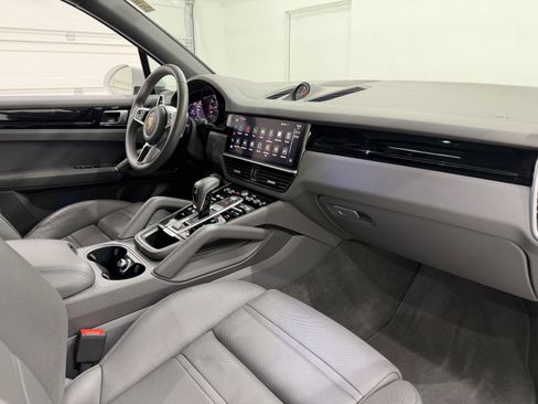Certified 2023 Porsche Cayenne AWD/4WD image 25