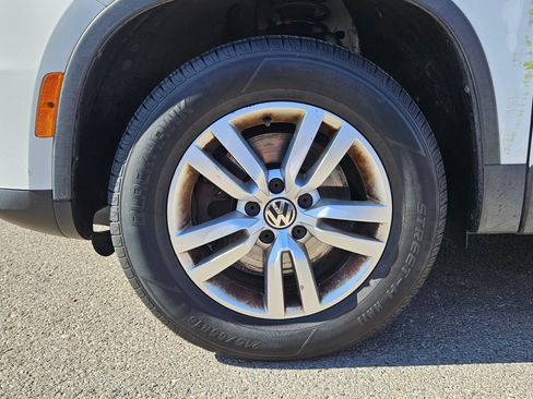 Used 2017 Volkswagen Tiguan S AWD/4WD image 11
