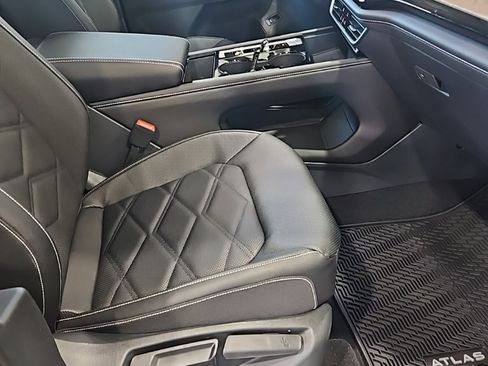 New 2026 Volkswagen Atlas SE image 13