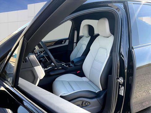 New 2026 Porsche Cayenne GTS image 5