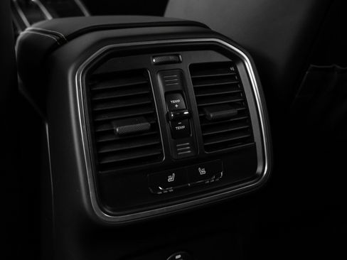 Used 2025 Porsche Macan Turbo image 46