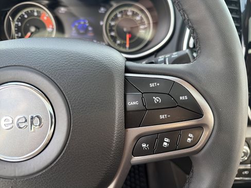 Used 2022 Jeep Cherokee Limited image 18