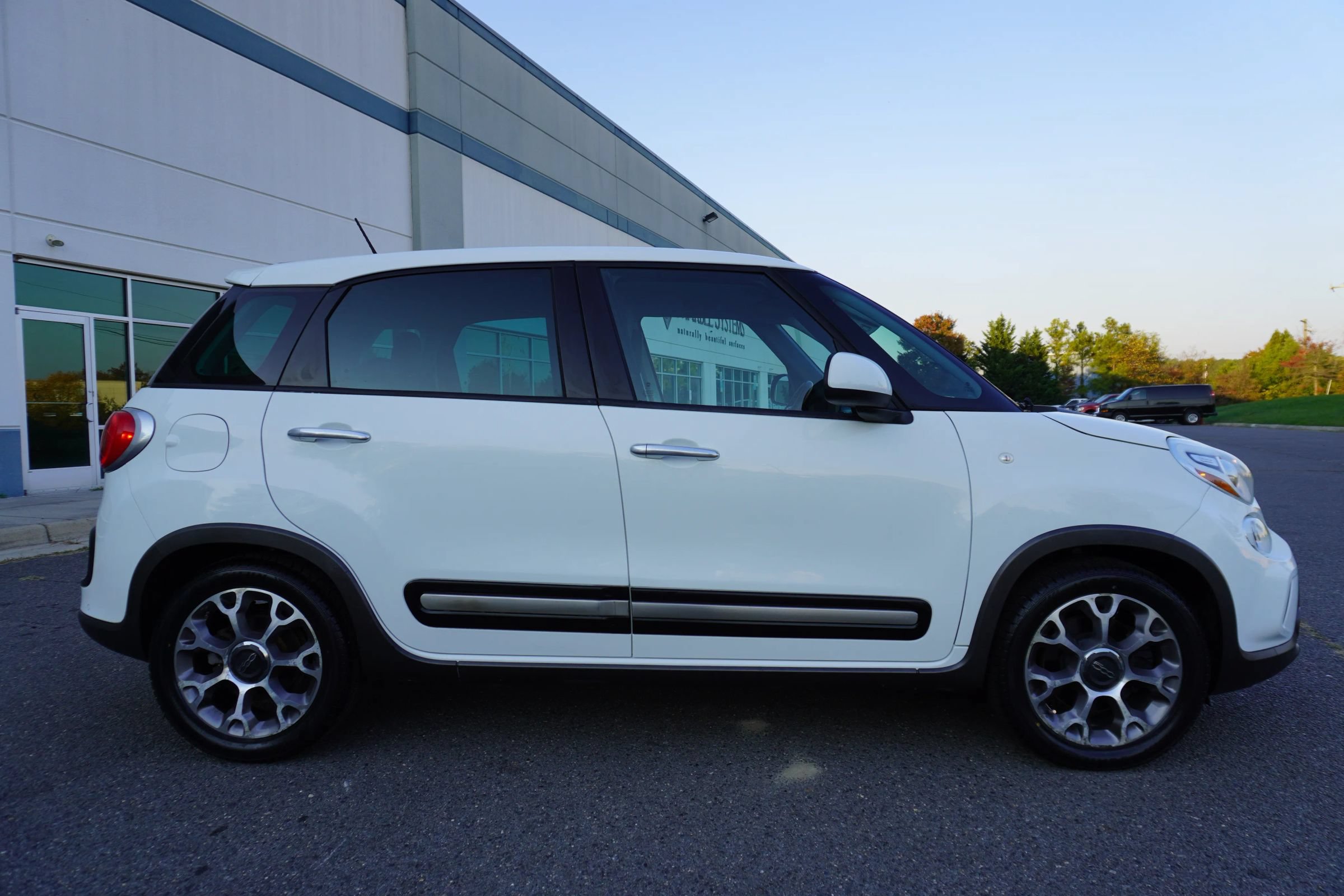 Used 2014 FIAT 500L Trekking w/ Popular Equipment Group FWD image 8
