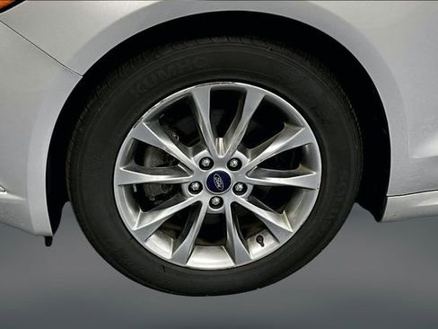 Used 2017 Ford Fusion SE w/ Fusion SE Technology Package image 29