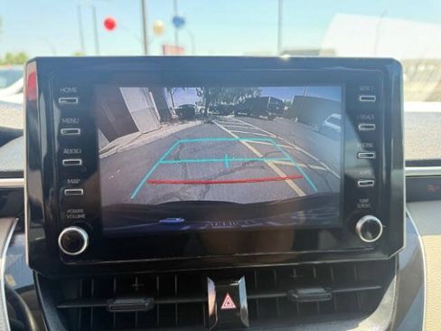 Used 2020 Toyota Corolla LE FWD image 17