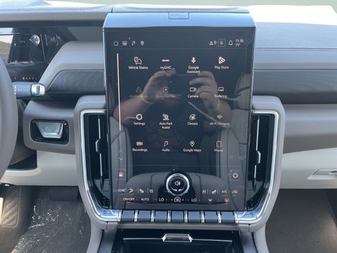 New 2026 GMC Yukon Denali w/ Sun & Power Step Package AWD/4WD image 28