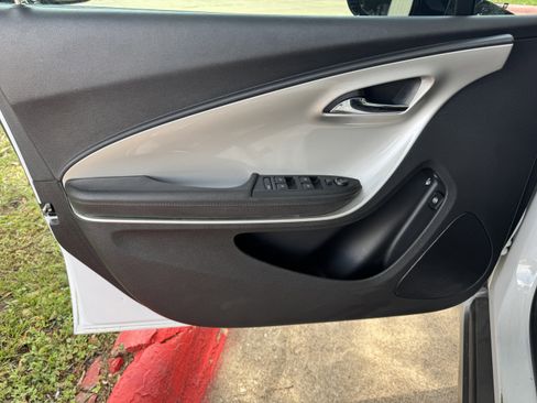 Used 2012 Chevrolet Volt FWD image 15