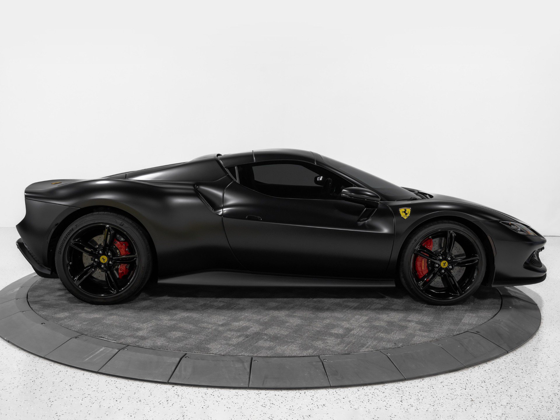 Used 2023 Ferrari 296 GTS RWD image 23