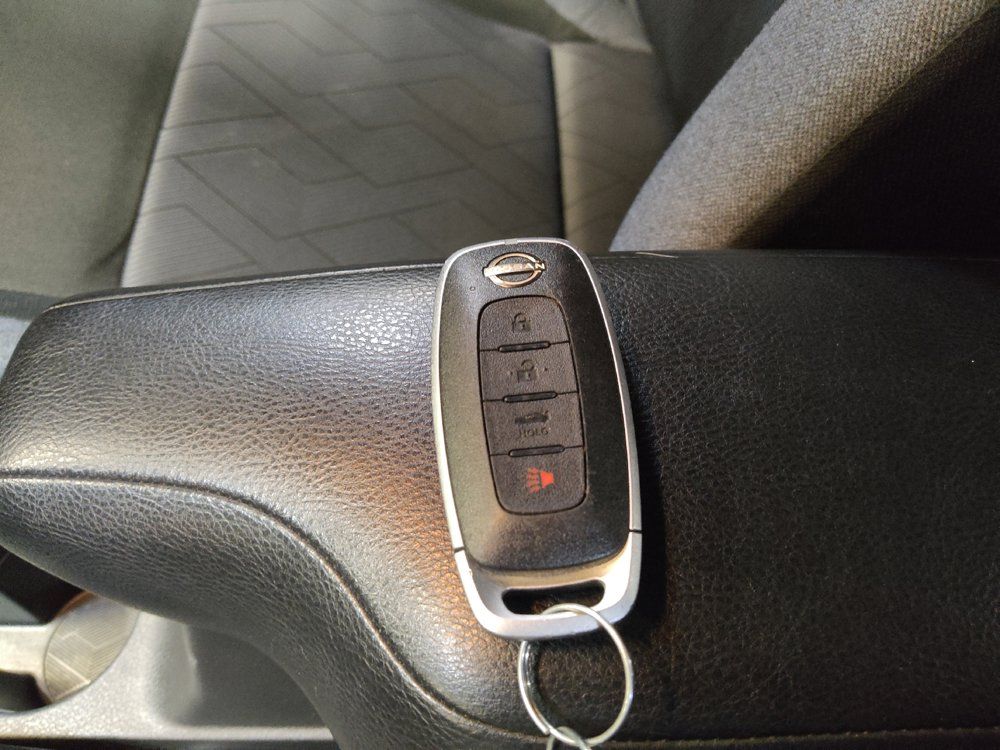 Used 2025 Nissan Versa SV FWD image 32