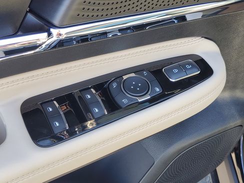 New 2026 Lincoln Corsair Premiere image 10