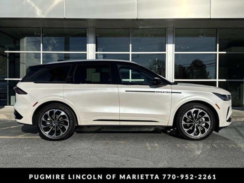 New 2026 Lincoln Nautilus Reserve image 8