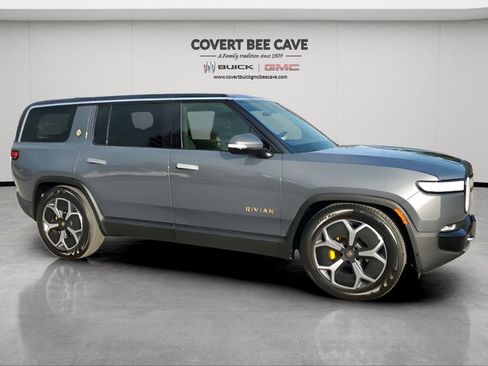 Used 2023 Rivian R1S Adventure image 12