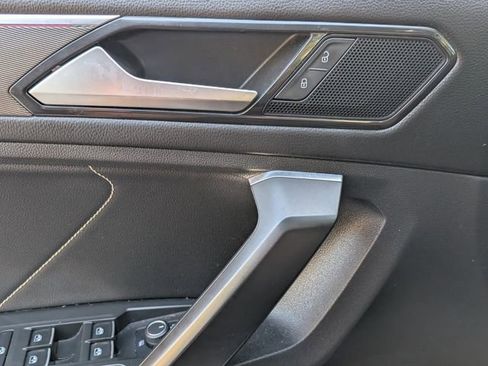 Used 2022 Volkswagen Tiguan SE R-Line image 36