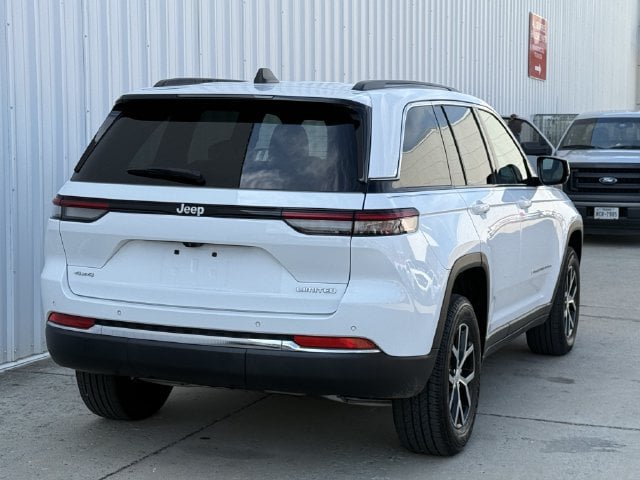 Used 2024 Jeep Grand Cherokee Limited AWD/4WD image 4