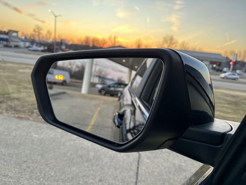 Certified 2024 Chevrolet Equinox LT image 3