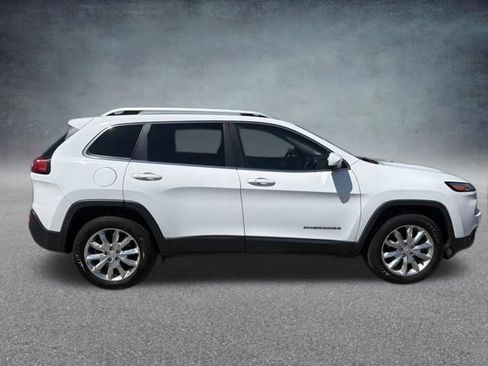 Used 2017 Jeep Cherokee Limited w/ Luxury Group AWD/4WD image 5
