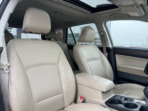 Used 2016 Subaru Outback 3.6R Limited image 16