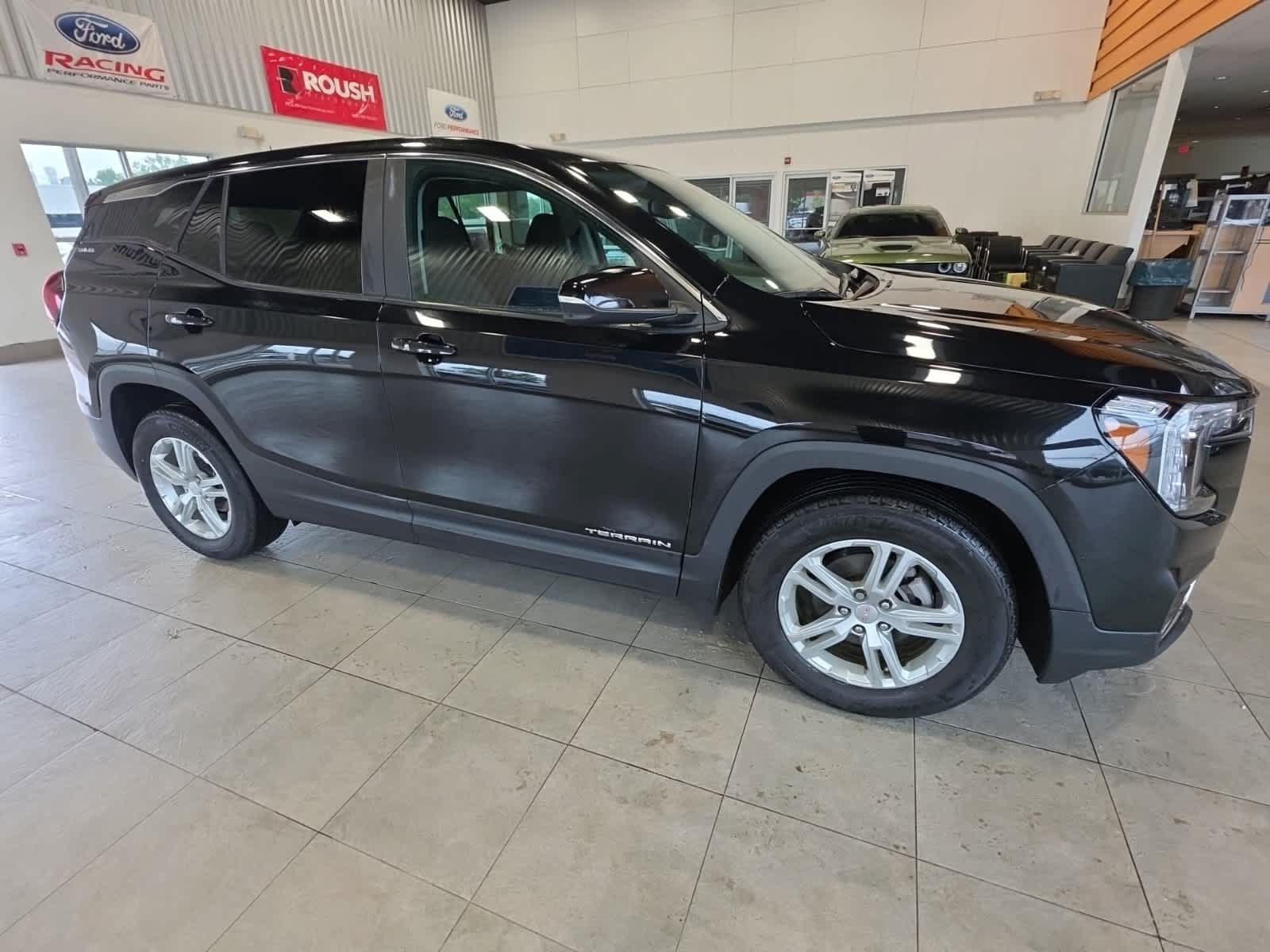 Used 2023 GMC Terrain SLE FWD image 6