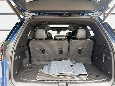 Used 2026 GMC Acadia Denali Ultimate w/ LPO, Floor Liner Package AWD/4WD image 12