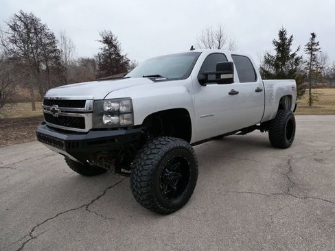 Used 2011 Chevrolet Silverado 2500 LT w/ Interior Plus Package AWD/4WD image 1