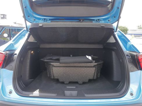 Used 2025 Chevrolet Trax LT w/ LT Convenience Package FWD image 16