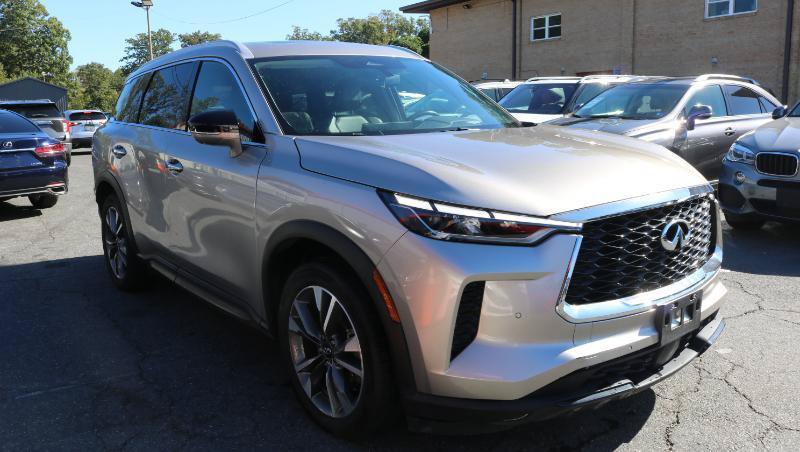 Used 2023 INFINITI QX60 Luxe w/ Vision Package AWD/4WD image 3