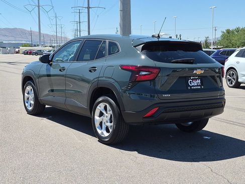 Used 2025 Chevrolet Trax LS w/ LS Convenience Package FWD image 5