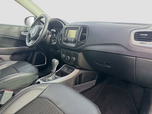 Used 2018 Jeep Compass Latitude w/ Safe & Security Group FWD image 33