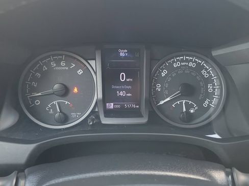 Used 2018 Toyota Tacoma TRD Off-Road AWD/4WD image 21