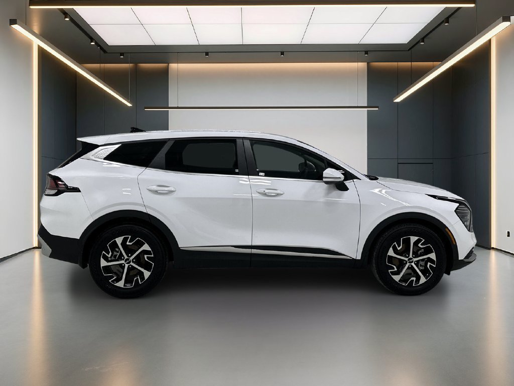 Used 2025 Kia Sportage EX FWD image 7
