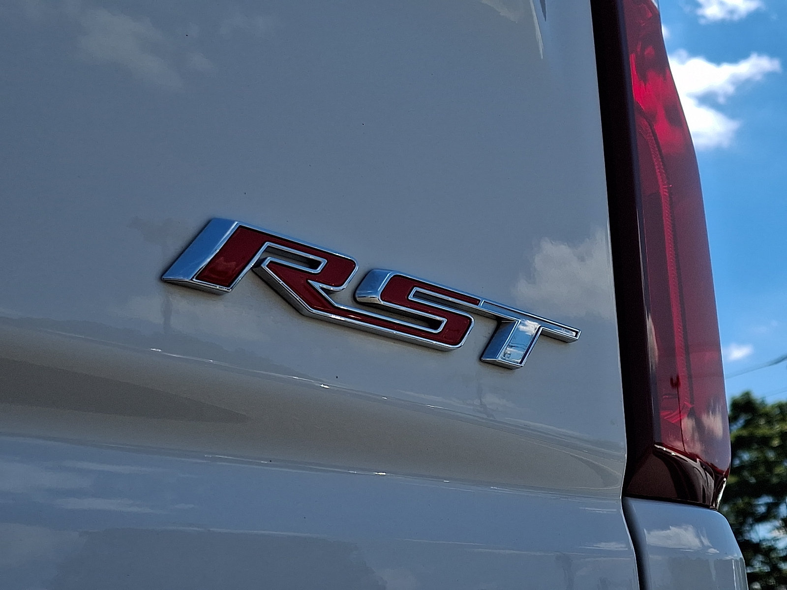 Used 2024 Chevrolet Silverado 1500 RST w/ Z71 Off-Road Package AWD/4WD image 32