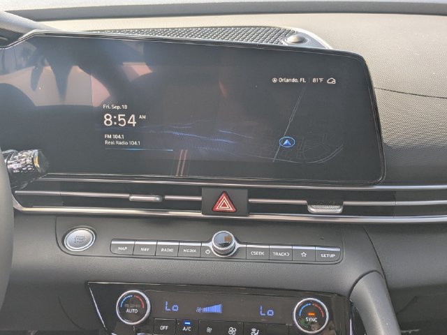 Used 2025 Hyundai Elantra SEL FWD image 18