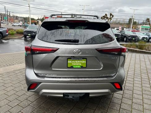 New 2026 Toyota Highlander Platinum image 4