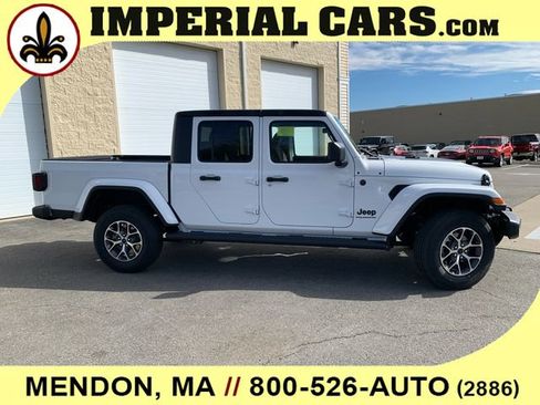 New 2025 Jeep Gladiator Sport image 15