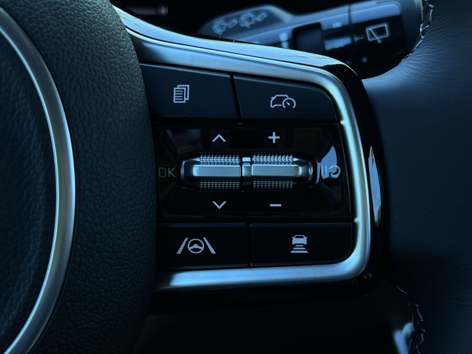New 2026 Kia Carnival EX FWD image 51