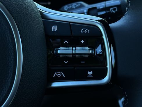 New 2026 Kia Carnival EX FWD image 51