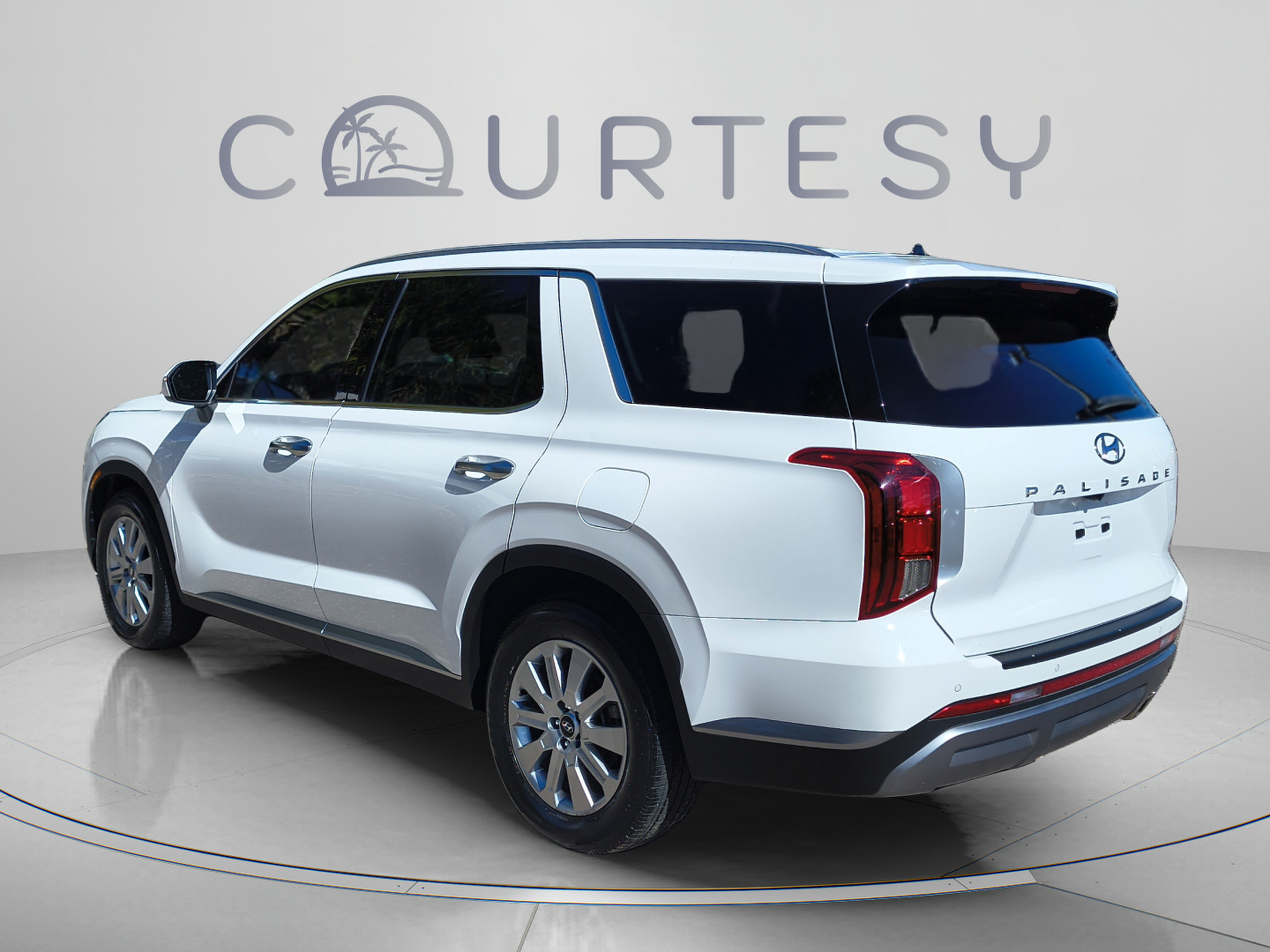 Used 2024 Hyundai Palisade SEL FWD image 3