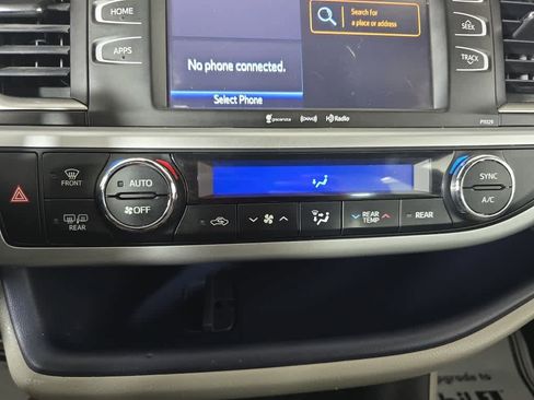 Used 2018 Toyota Highlander Plus image 36