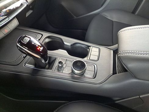 Certified 2025 Cadillac XT4 Premium Luxury image 28