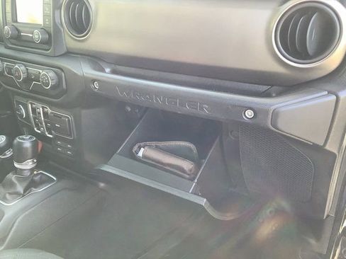 Used 2018 Jeep Wrangler Unlimited Sport S image 39